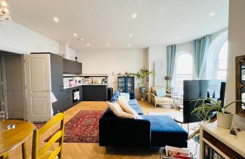 Bognor Regis House | One Double bedroom with en-suite at the Royal - Homestay - not Hotel