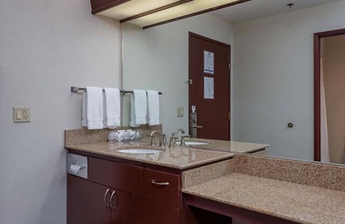 Idaho Falls Hotel | ONE LOVELY KING UNIT! POOL, HOT-TUB, SPA, PARKING!