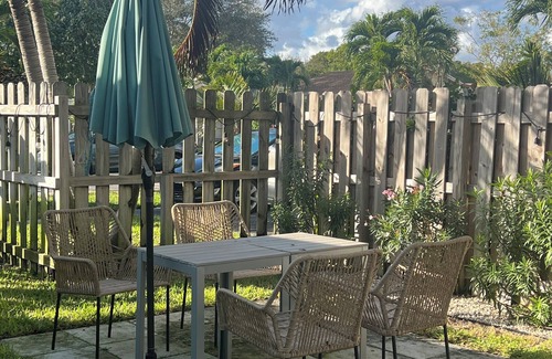 Delray Beach House | One Mile to Beach, Two Bedrooms & High Speed Wifi