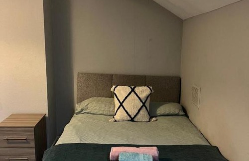 Leeds House | One of a Kind 4 Bed Guest House