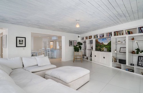Biscayne Park Villa | One of a kind 5 palms waterfront villa sleeps 14