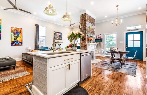 Tulane - Gravier House | One of New Orleans’ BEST Safe and Sanitized AirBnBs! Chill at Andersonville.