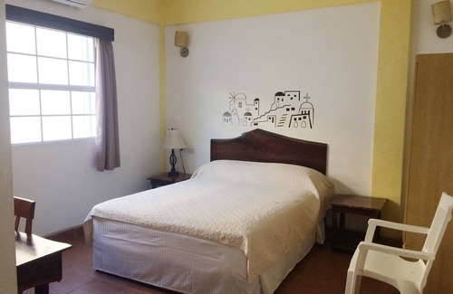 Belize City Hotel | ONE QUEEN BED ROOM AT EASY INN BELIZE CITY