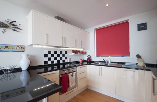 Westleigh Apartment | Only 1 of 2 flats in Horizon View offering top floor and 6 windows onto the sea