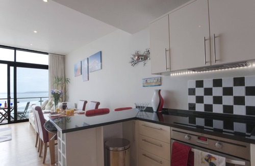 Westleigh Apartment | Only 1 of 2 flats in Horizon View offering top floor and 6 windows onto the sea