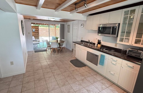 South Sarasota House | Only 10 min to Siesta Key!