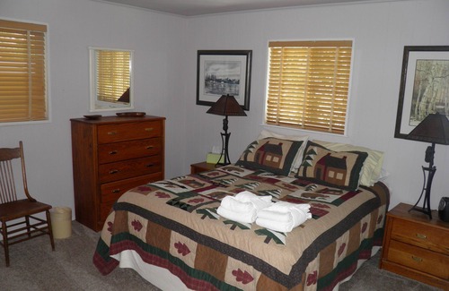 Black Bart House | Only minutes to Heavenly, Cabin just steps to The River - Surround Yourself in Nature and Cozy Comfort!