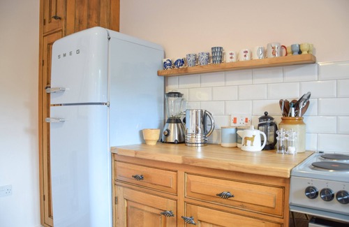 Sotherton Cottage | ONNA'S STABLE, SOTHERTON, pet friendly, with open fire in Halesworth