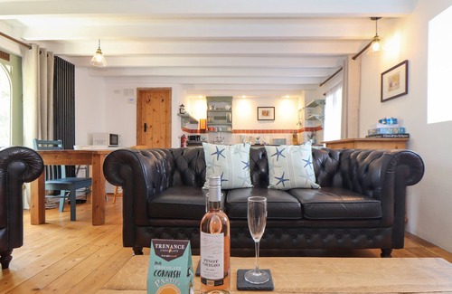Mullion Cottage | OOFOO’S BARN, pet friendly, character holiday cottage in Mullion