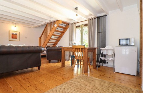 Mullion Cottage | OOFOO’S BARN, pet friendly, character holiday cottage in Mullion