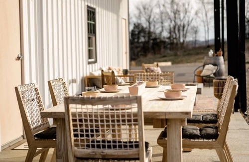 Sevierville House | Open-air barndominium 1-BR loft on flower farm