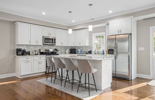 West Falls Church House | Open living to gather together w/bright & colorful, and 11 miles to DC