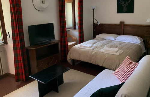 Pallusieux Apartment | Open space/studio with garden in traditional farm house