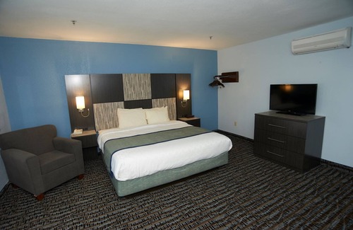 Sandwich Hotel | Open year round - Family friendly rooms - 5 minutes from beach area.