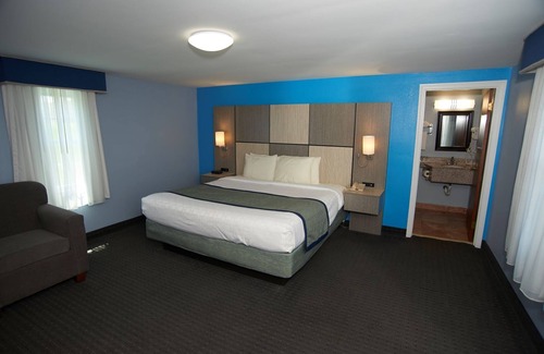 Sandwich Hotel | Open year round - Family friendly rooms - 5 minutes from beach area.