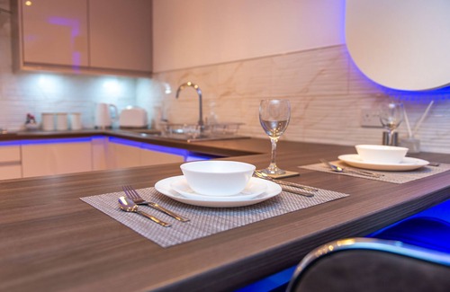 Bradford Apartment | Optimal Apartments - Superior Jet Hot Tub Suite