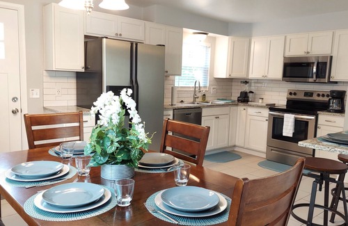 West Price Hill House | Opulent 5 Bdrm, Sleeps 16+, Minutes From Downtown!