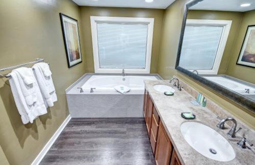 Paradise Valley Village Resort | Orange Tree Resort