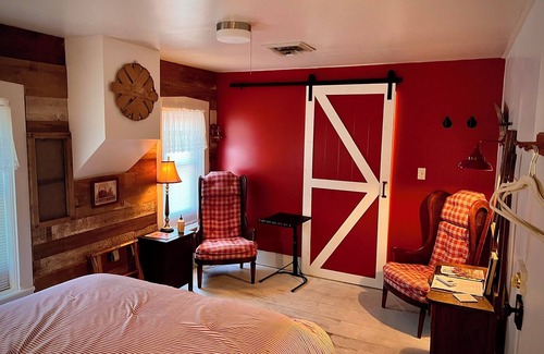 Nappanee Other | Original 6-bedroom FarmHouse with WiFi, Large Gathering Room in Nappanee