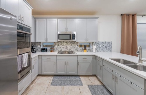 Casas Adobes Apartment | Oro Valley/Office/Fenced/2 BR 2BA/Garage