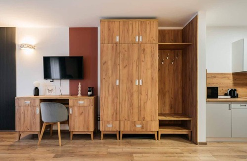 Ursus Apartment | ORSO City Studio with king size bed