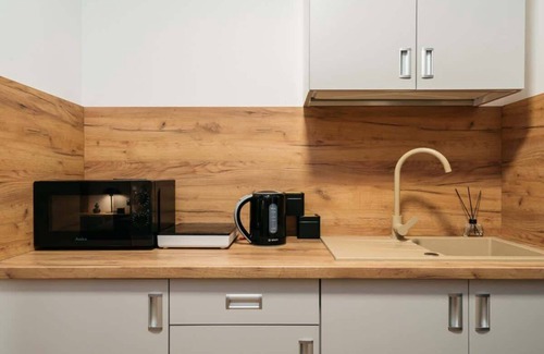 Ursus Apartment | ORSO City Studio with king size bed