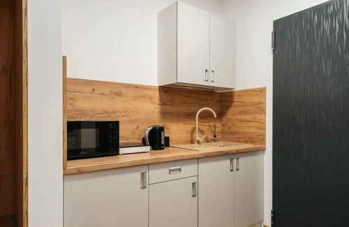 Ursus Apartment | ORSO City Studio with king size bed