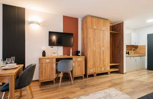 Ursus Apartment | ORSO City Studio with king size bed