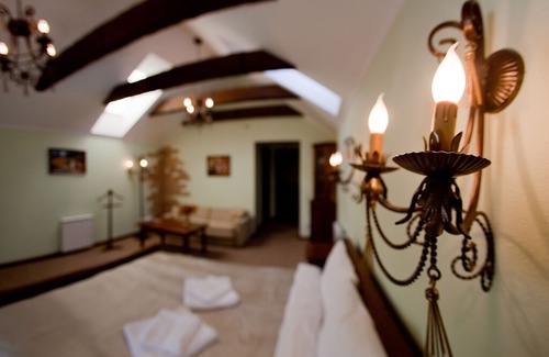 Solomjanskyj Hotel | Oselya in Kyiv