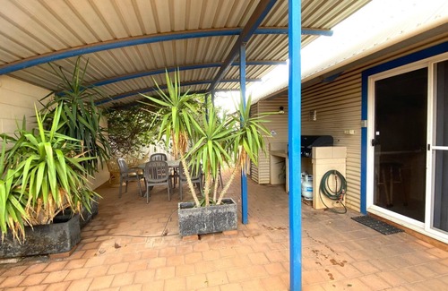 Exmouth Villa | Osprey Holiday Village Unit 101/2 Bedroom apartment in complex with a pool