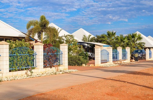 Exmouth Apartment | Osprey Holiday Village Unit 203/1 Bedroom - Villa with a Pool in the Complex
