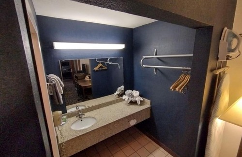 Stillwater Apartment | osu 2 Queen Beds Hotel Room 232 Booking