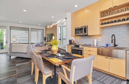 Chelan House | Outdoor Heater & Covered Patio, Paddle boards, Fire table, Bikes, Outdoor Games