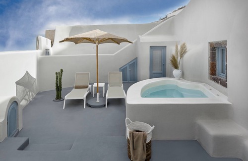 Pyrgos Apartment | Outdoor hot tub, Kastelli Pyrgos