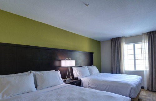 Lakeland Condo | Outdoor Pool. Free Breakfast. Gym. Near Downtown Lakeland.