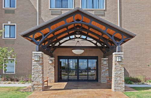 Oklahoma City Condo | Outdoor Pool. Free Breakfast. Spacious Conference Suite, Perfect for Business.