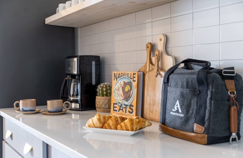 Five Points House | Outrider | Modern Music City Penthouse Sleeps 22