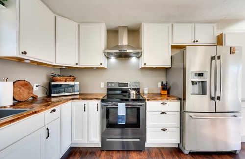 East Andover House | 'Over Andover' Retreat w/Hot Tub: Walk to Lake!