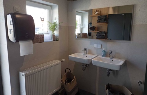 Kirchenlamitz Apartment | Overnight barrel - large barrel with small terrace