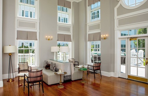 Manchester Apartment | Oversized Retreat | King Suite + Flavorful Cuisine