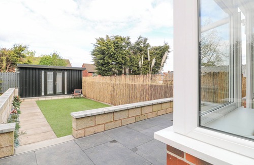 Chesterfield Cottage | OVERTON, pet friendly, character holiday cottage in Chesterfield