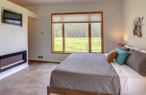 Nemo House | Owl Cabin - Perfect Family Getaway! Amazing View! Near Trails!