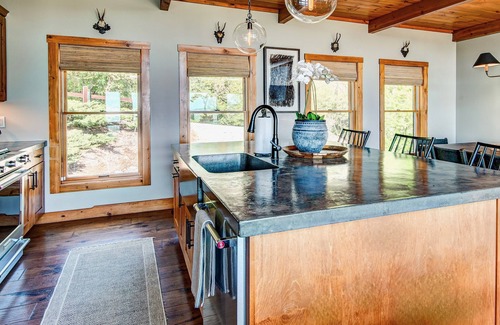 Blowing Rock Cabin | Owls Nest - Pool Table, hot tub, views, Indoor & Outdoor Fireplaces