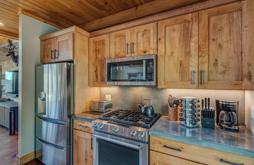 Blowing Rock Cabin | Owls Nest - Pool Table, hot tub, views, Indoor & Outdoor Fireplaces