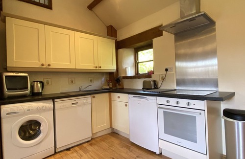 Callington Cottage | Owls Roost, charming Lakeside cottage with fishing, hot tub sleeps 2