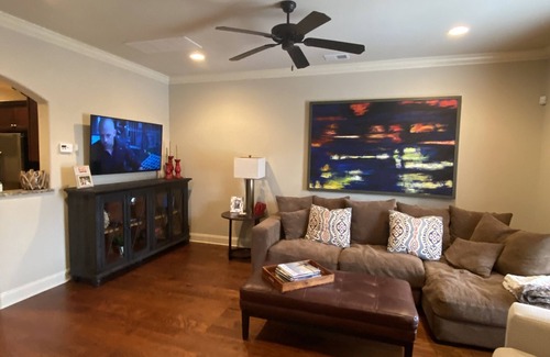 Oxford Condo | Oxford Condo-Minutes from Campus and Square