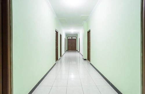 Yogyakarta Hotel | OYO 1419 Rhona Guest House Syariah