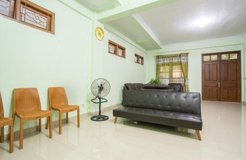 Yogyakarta Hotel | OYO 1419 Rhona Guest House Syariah