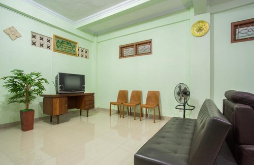 Yogyakarta Hotel | OYO 1419 Rhona Guest House Syariah