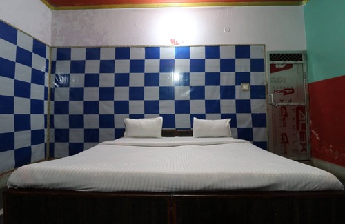 Sahakar Nagar Hotel | OYO 15392 Sri Sai Guru Comforts